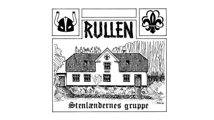 Et billede af Rullens første side, med teksten "Rullen" i midten, med en tegning af stuehuset på Maglevad
